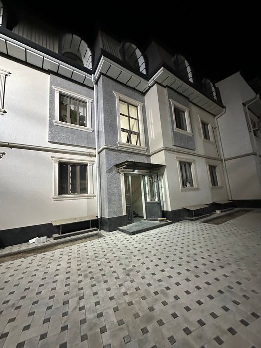 Замона 5/1/3 140 м²