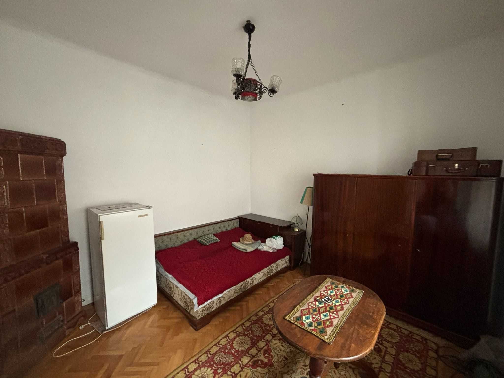 Proprietar vand apartament in vila si curte pe strada Clujului