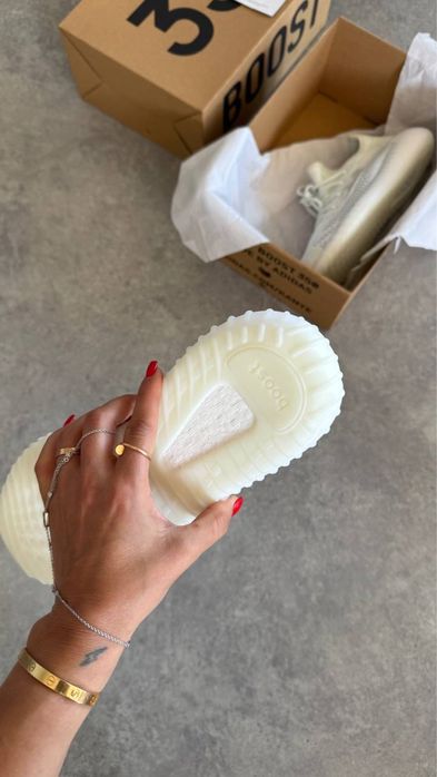 Yeezy Boost 350 V2 Cloud White