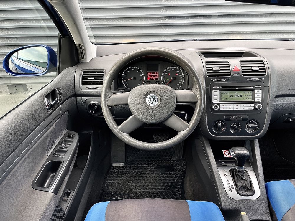 Volkswagen~Golf 5~1.6 Benzina~Automat~