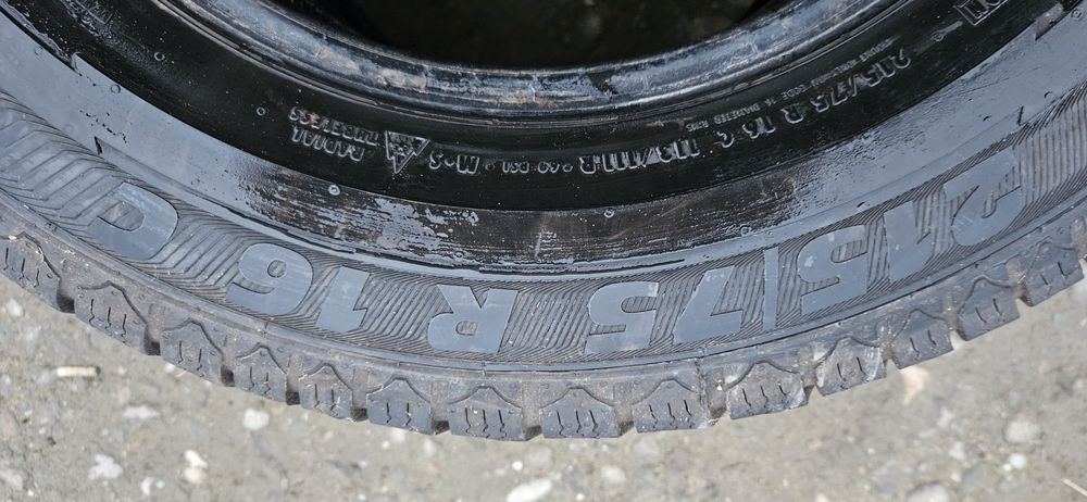 Cauciucuri de iarna 215 75 16 c