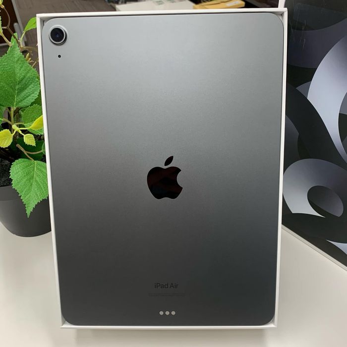 Продаю iPad Air 5 (256GB, Wi-Fi + 5G) на чипе M1