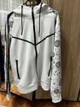 Vând trening unisex nou mărimea XL model nou  Italian