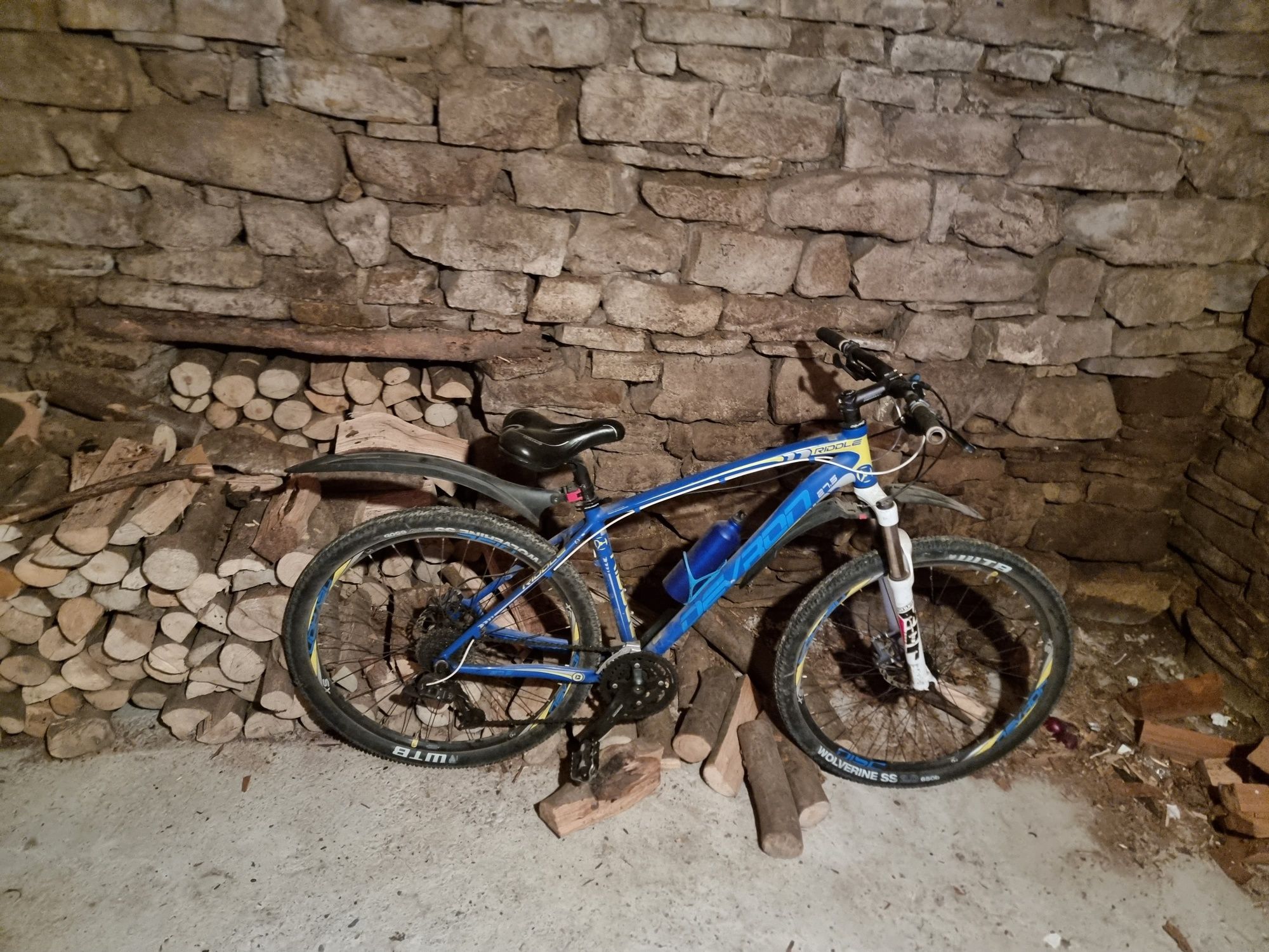 Bicicleta frane hidraulice si suspensie fața blocabila