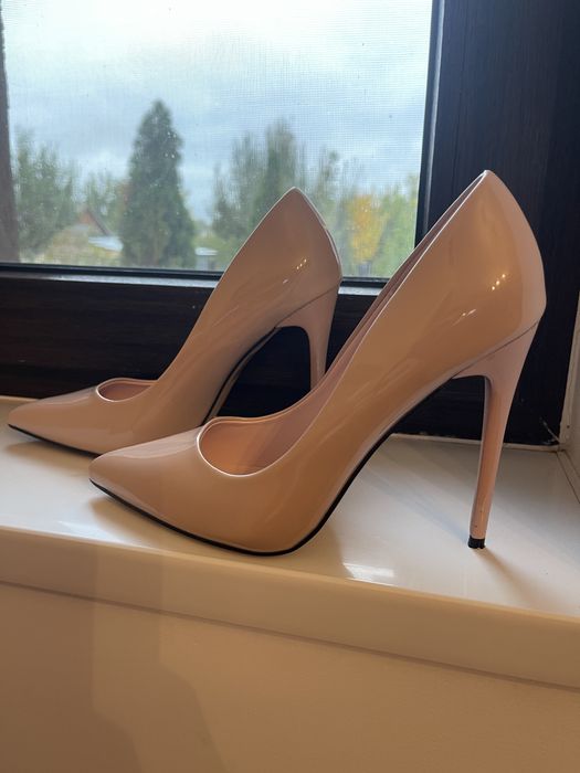 Pantofi stiletto nude