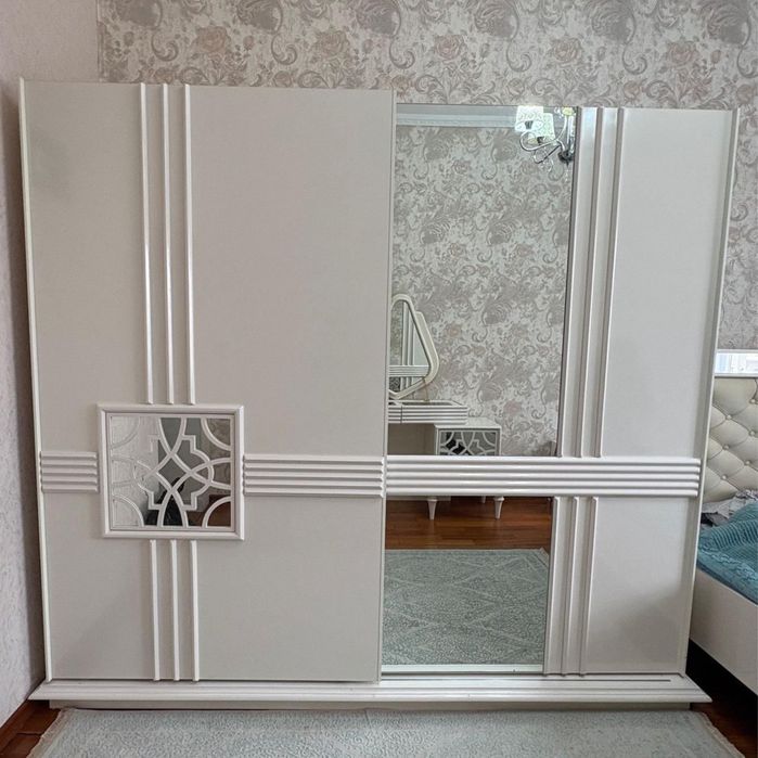 Продается спальный гарнитур