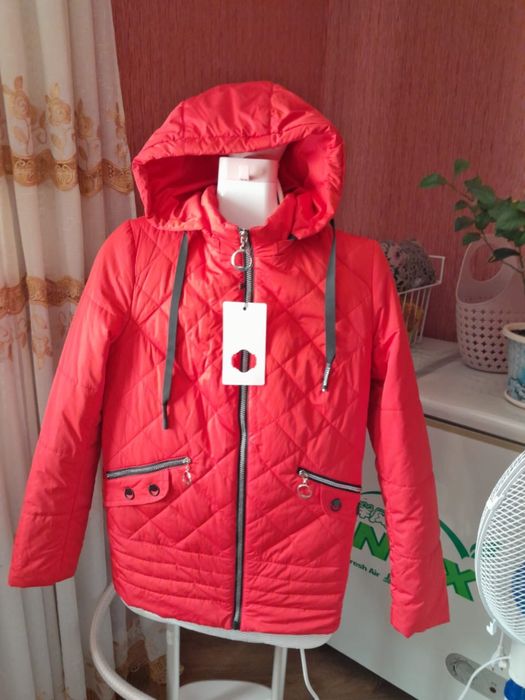 Продаю одежду/ люстры