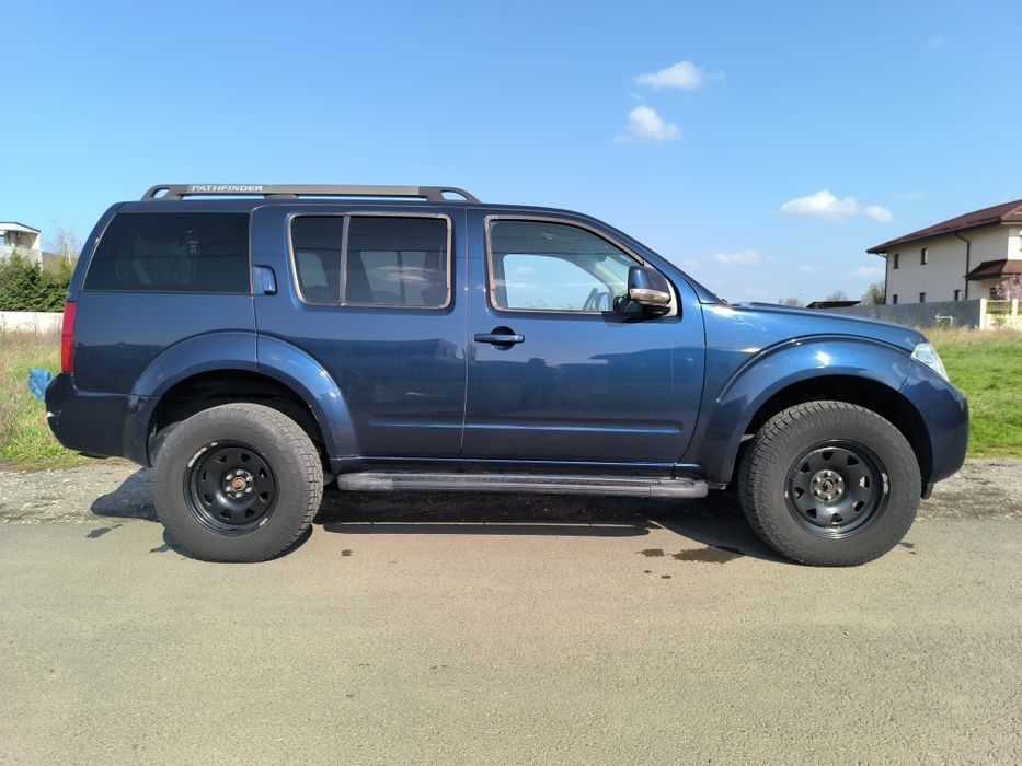 Nissan Pathfinder 7 locuri 2.5 190 CP
