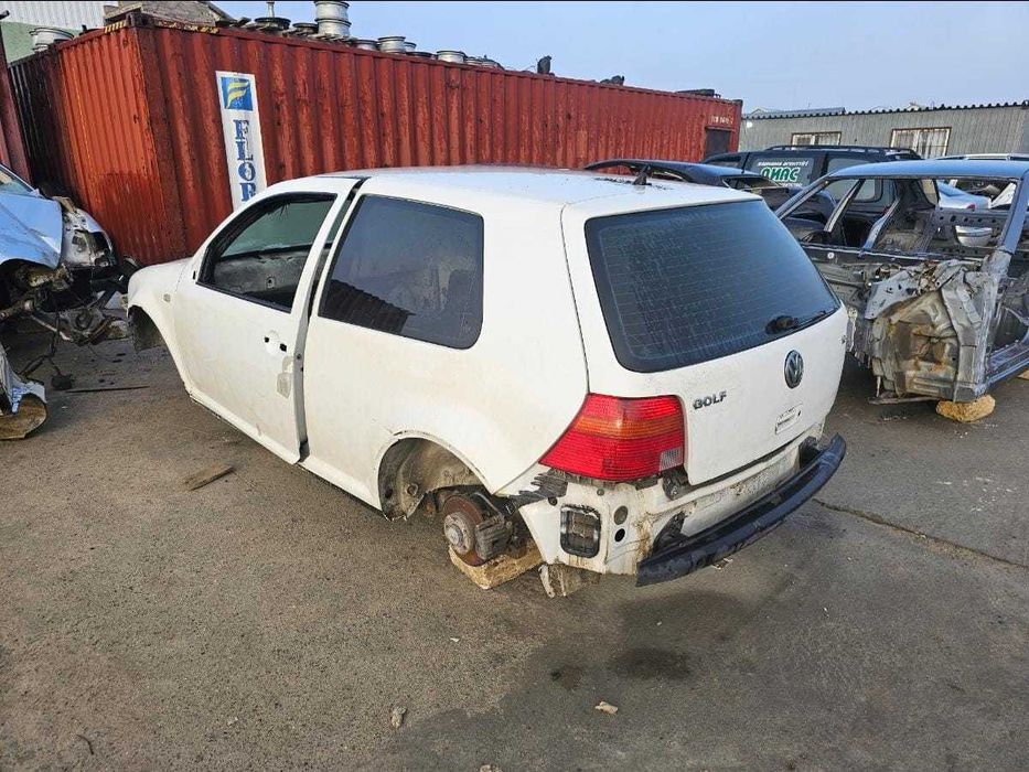 Volkswagen Golf4 об1,6 механика 2004г