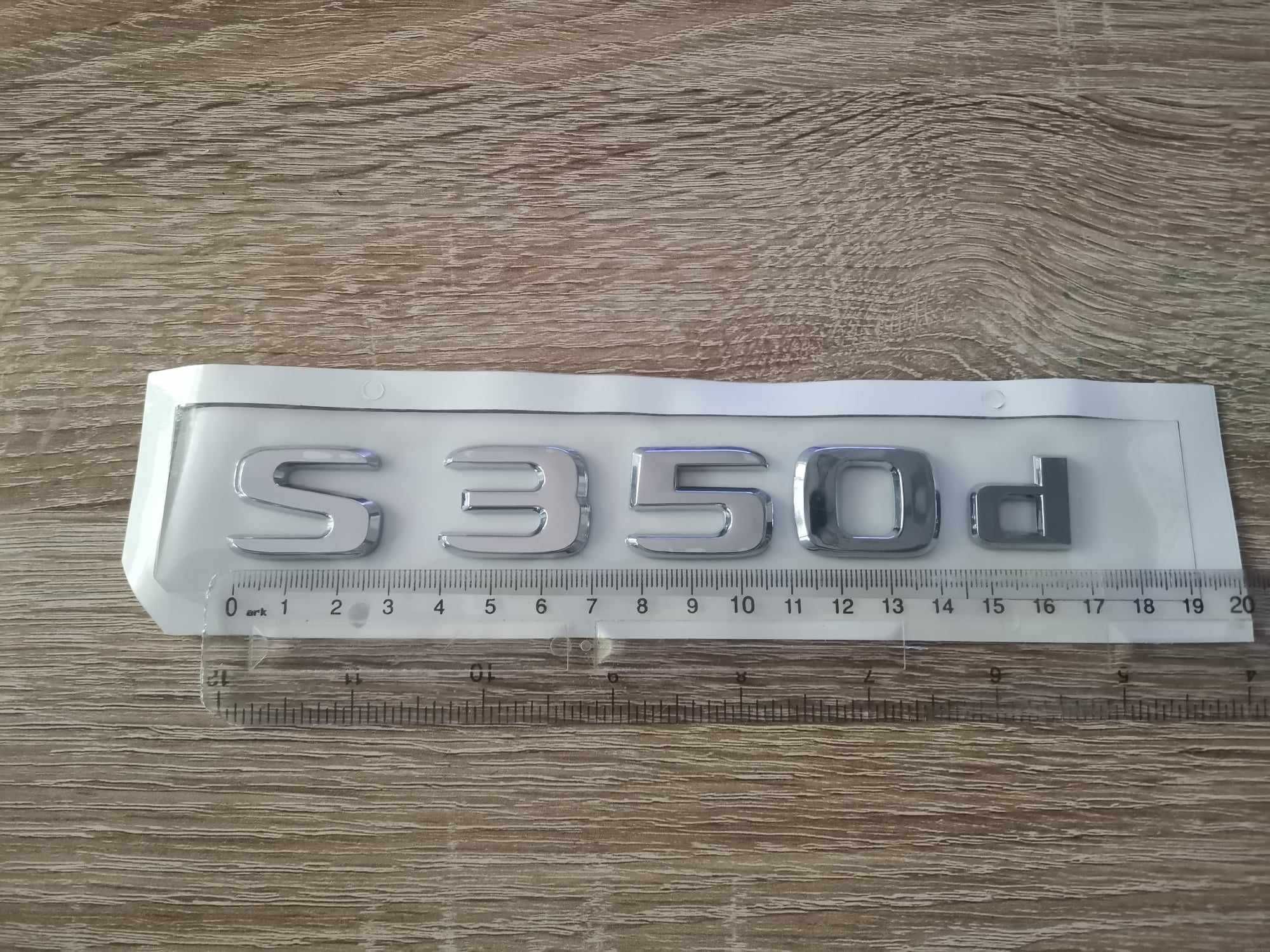 сребрист надпис Mercedes Benz S350d