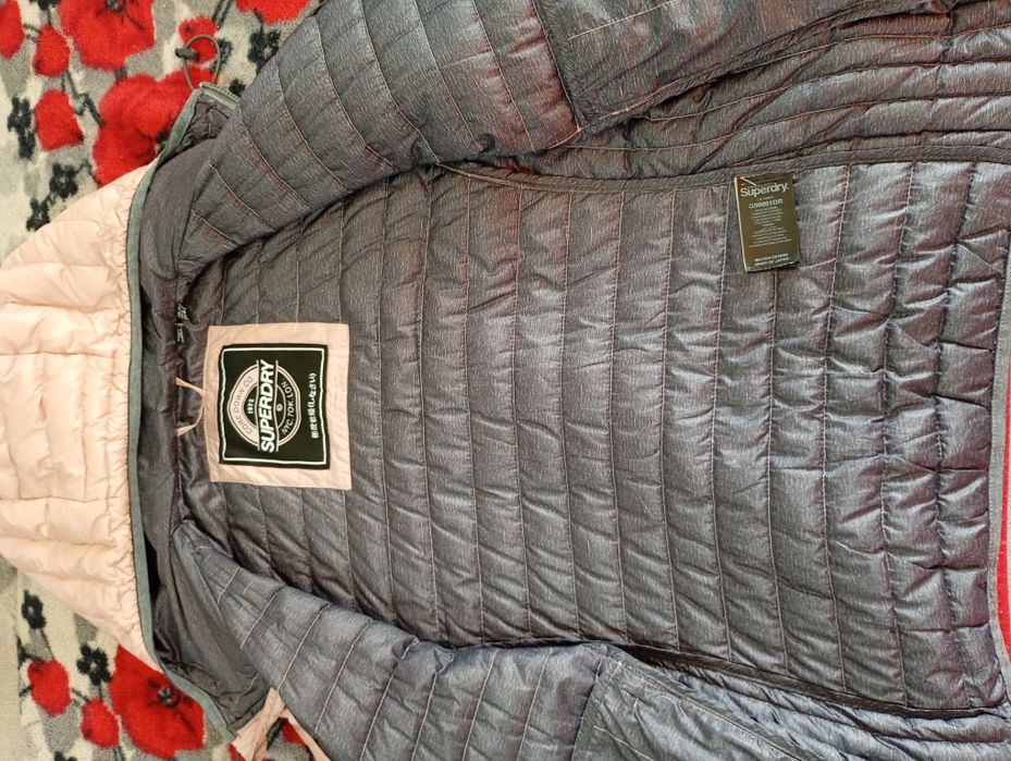 Vând geaca Superdry femei