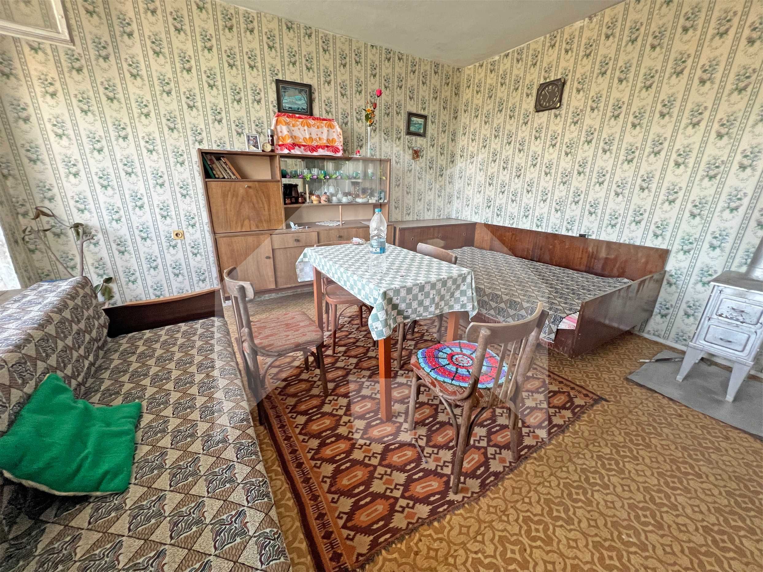 Продава се апартамент (2+1) в гр. Каспичан. Среден етаж! Тухла
