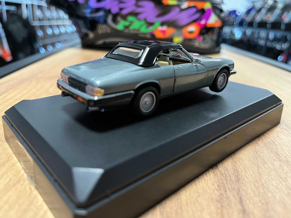 Колекционерски модел метална количка Auto Art Jaguar XJS V12 1:43