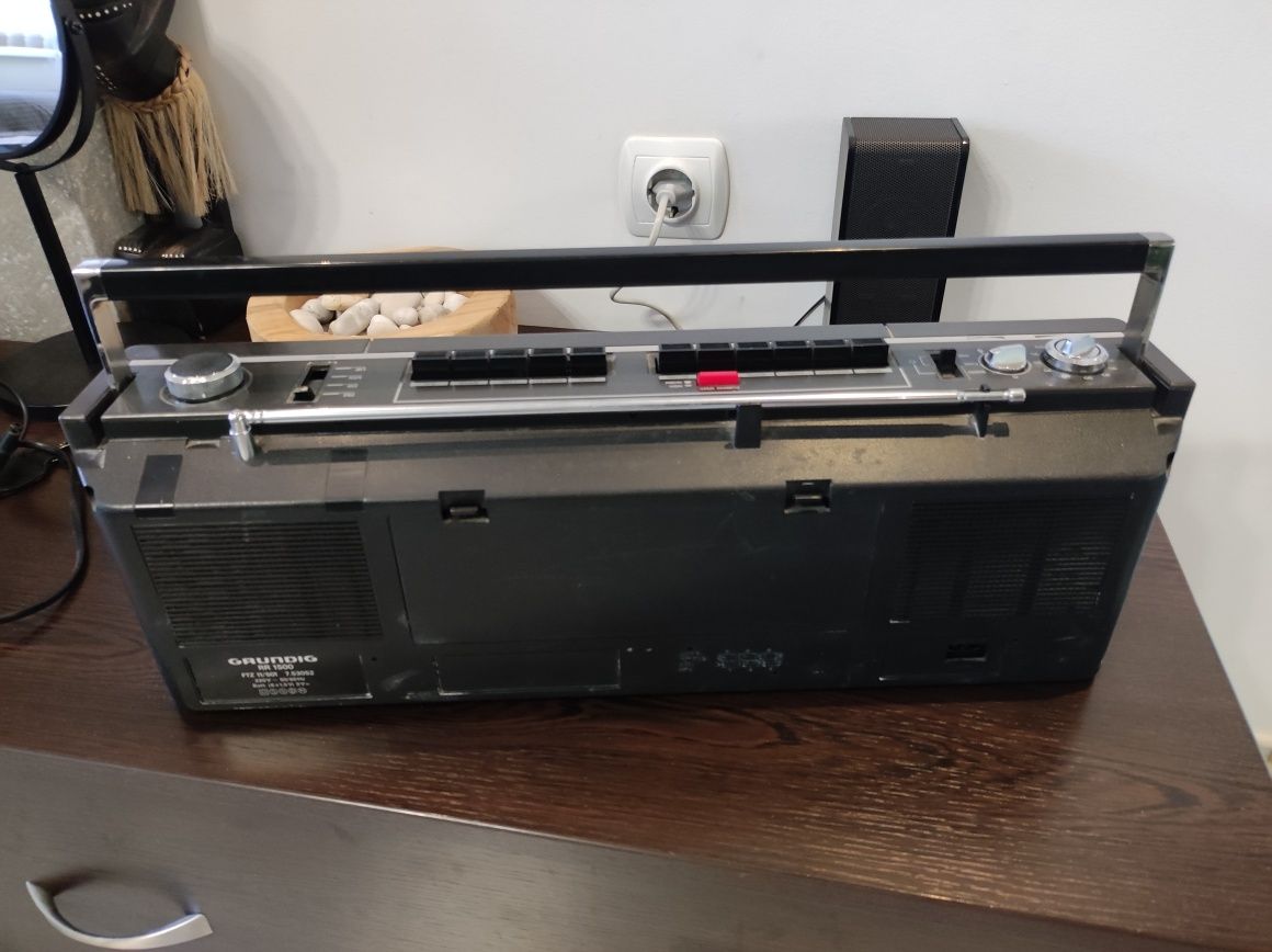 Радиокасетофон  GRUNDIG