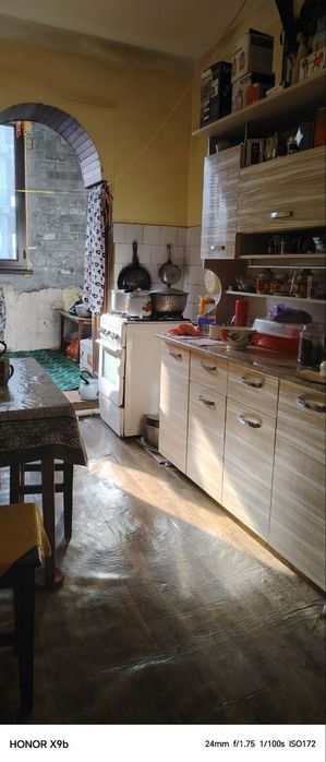 4 xonali kvartira sotiladi