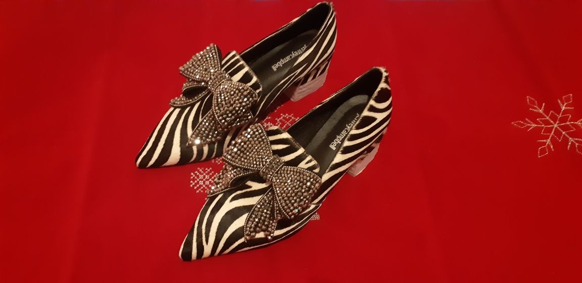 Pantofi eleganți de damă  Jeffrey Campbell