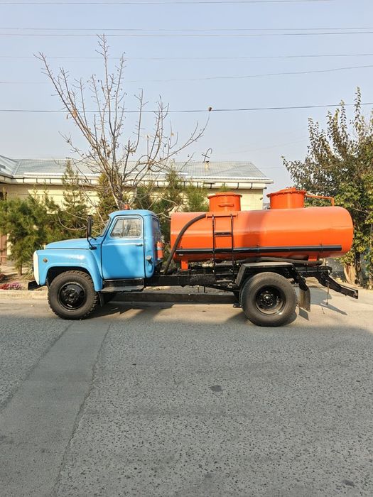 Бинзавоз сотилади мотор каробка яхши балонлари  80%90 йил 1990