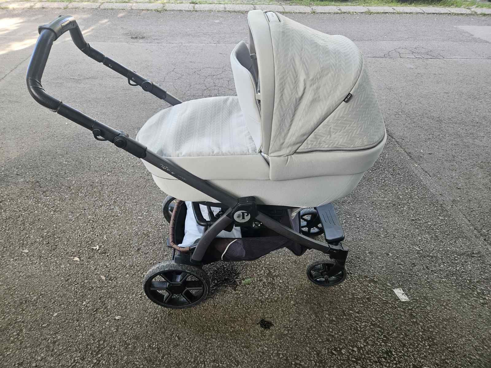 Бебешка количка Peg perego 3 в 1 + база