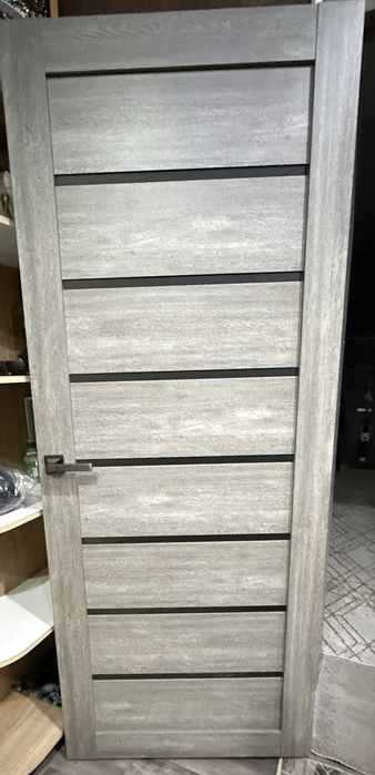 Дверь в отличном состояние с ручкой 80см 12.000