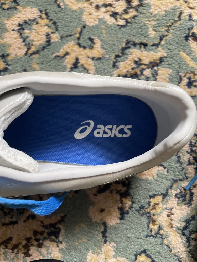 Adidasi football crampoane Asics nr 43