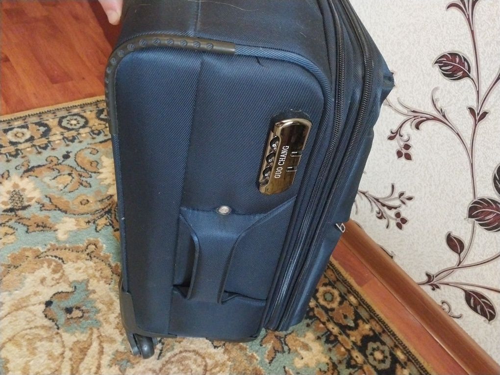 Продам чемодан для перевозки багажа