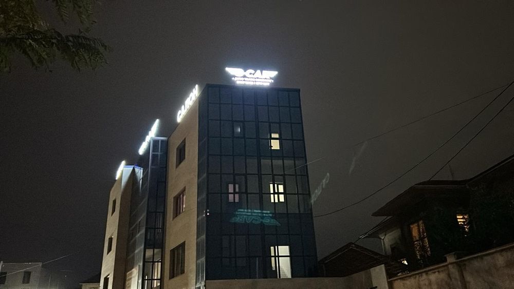 Сдам 3-х этажное здание под бизнес в доль трассы.