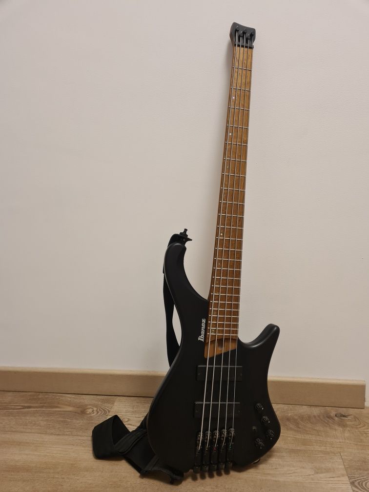 Bass activ, 5 corzi, Ibanez, headless