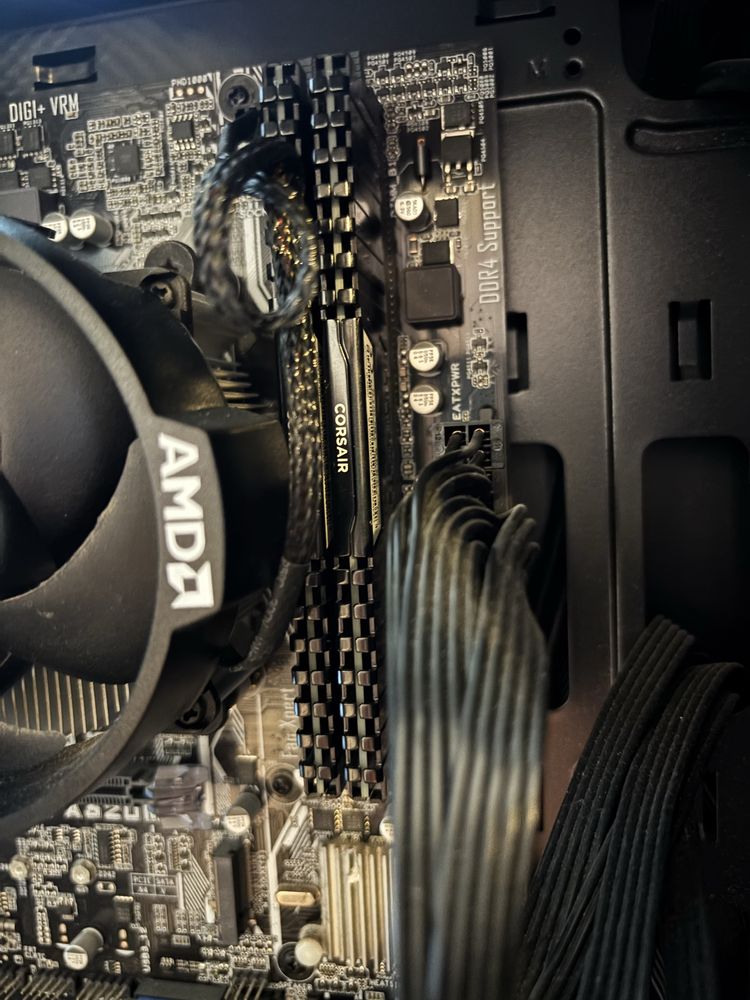 Pc gaiming intreg sau pe piese