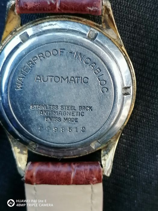 De vânzare salopetă de iarnă 80 lei :/mini mașină de cusut