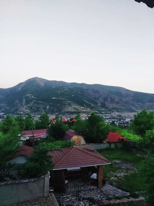 Продаётся дача в Чарваке, Бустонлик р-н 13,75 соток