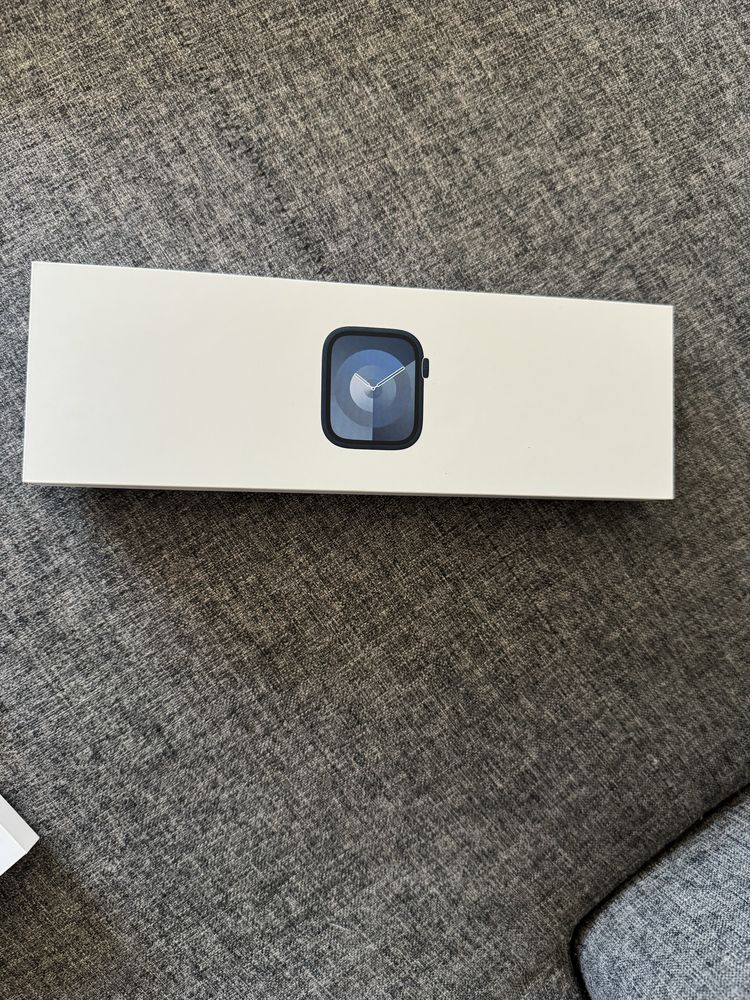 Apple Watch Series 9 (45mm, Midnight, AI M/L, GPS)