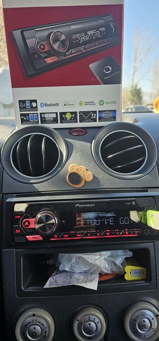 Продавам Pioneer mvh-s420bt