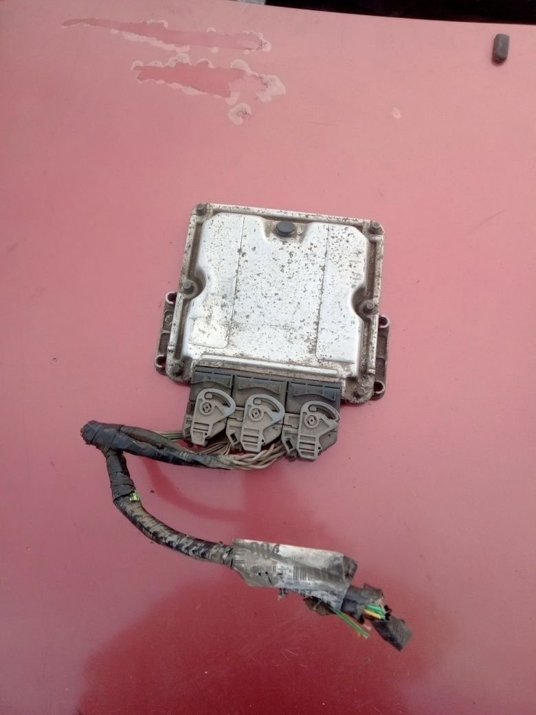 Calculator motor cu codul 8200309316/ 0281011324 pt Renault Laguna 2