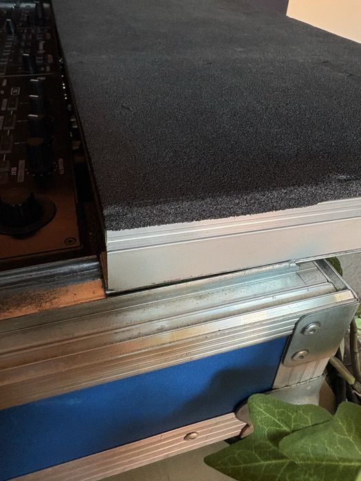 Consola DJ Pioneer DDJ RZ + Flight Case