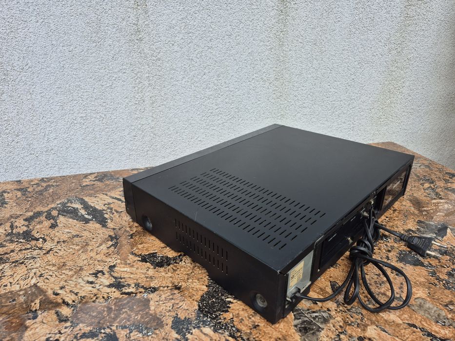 Vand video marca Saba model VR-6730,made in Germany 

- video casett