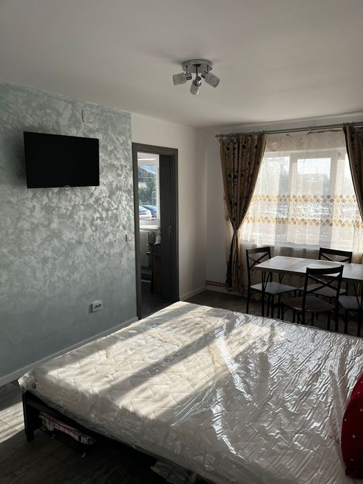 Închiriez gars conf 1