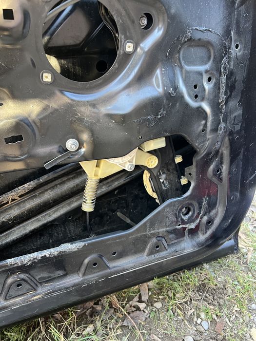 Macara geam partea stanga fata,spate bmw f06