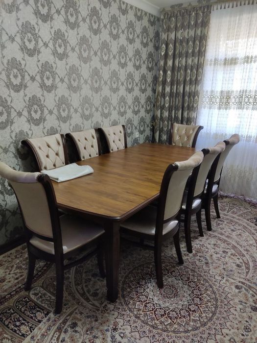 Стол стулья для гостиной