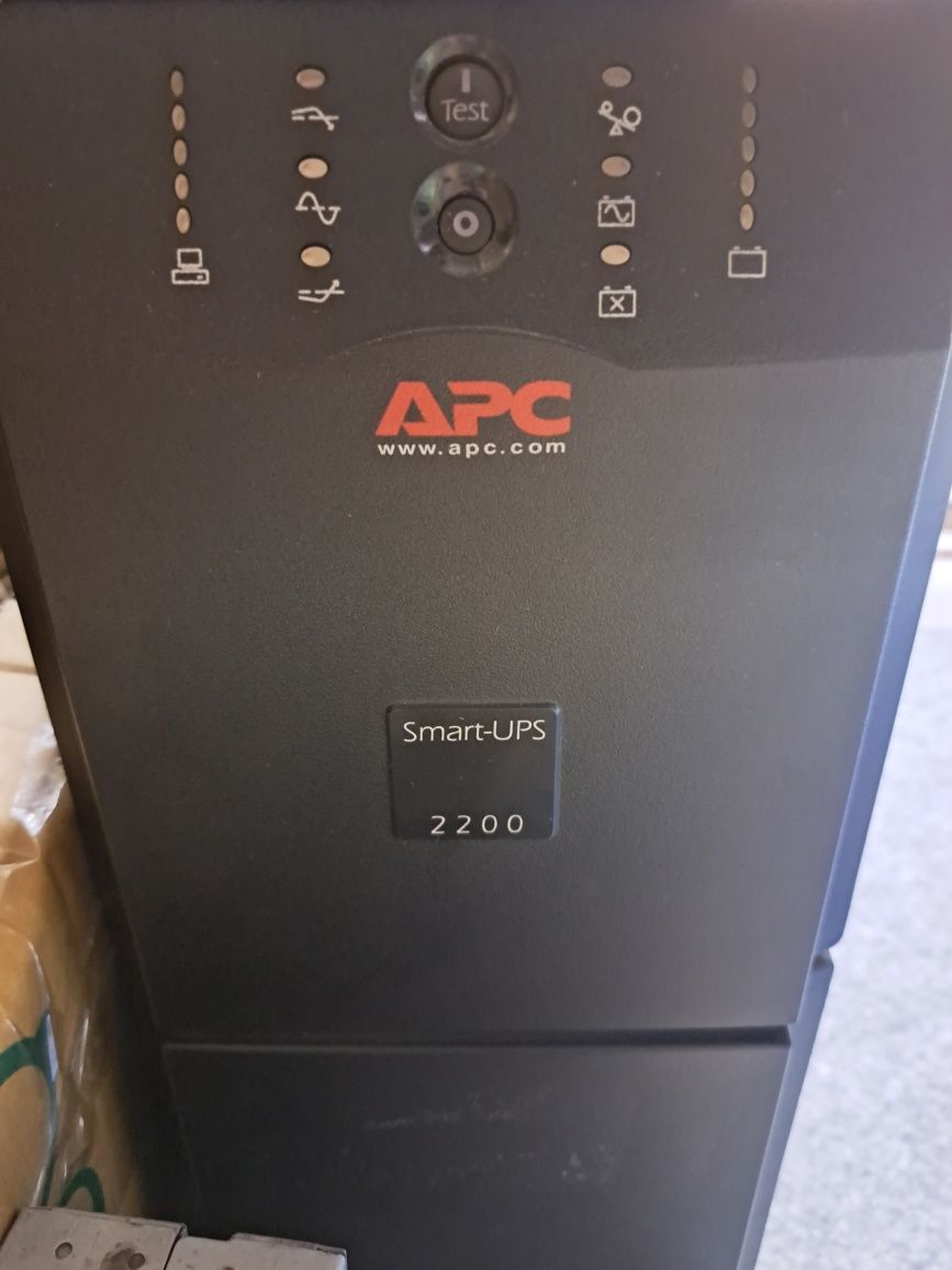 ИБП APC Smart-UPS 2200