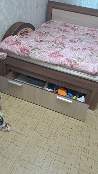 Продам кровать и матрас.