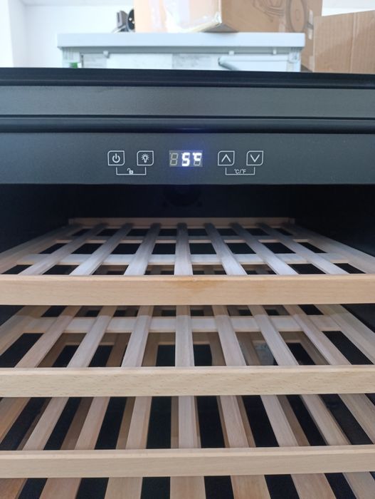 Витрина охладител FRILEC  за вино