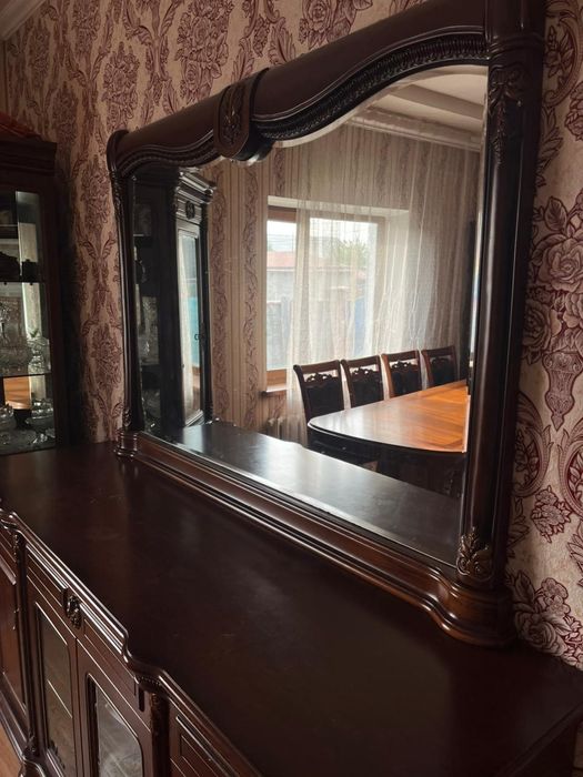 Продам стенку с зеркалом в гостиную