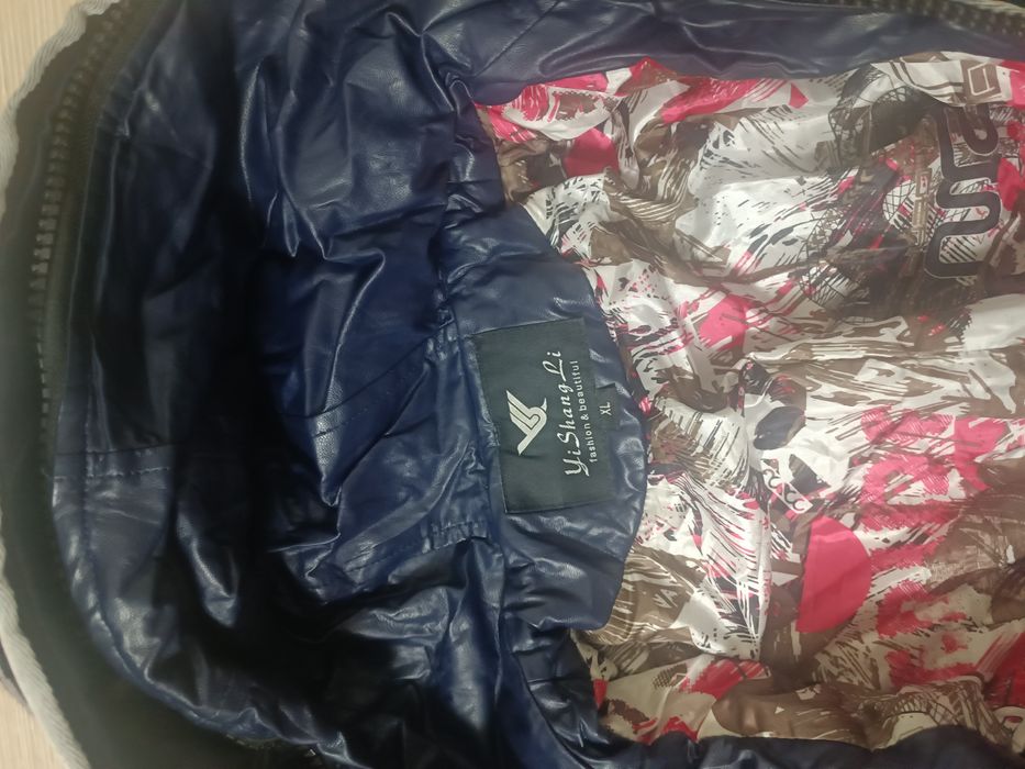 Продам куртку с двойным капюшоном в отличном состоянии р 48