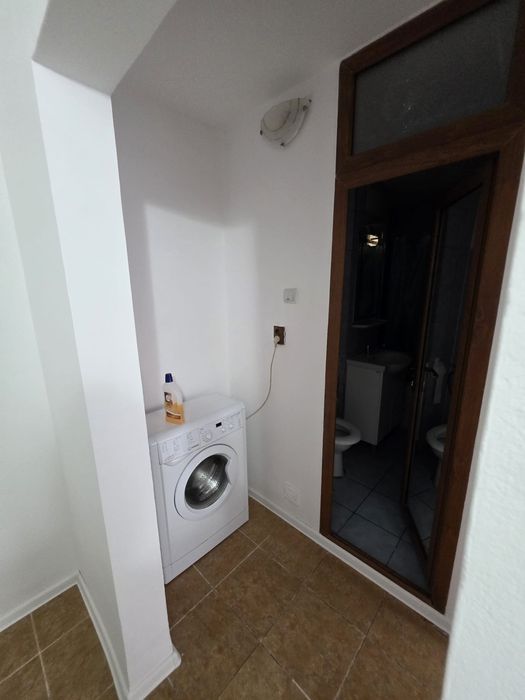Vand sau Inchiriez Apartament cu 2 Camere / Decomandat/ Zona Centra