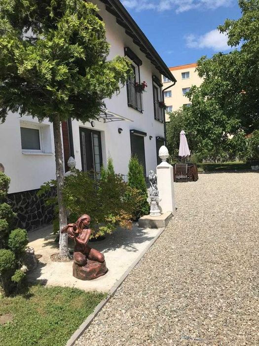 Casa superba / lux de inchiriat in Codlea cu 4 camere si teren 700 m2