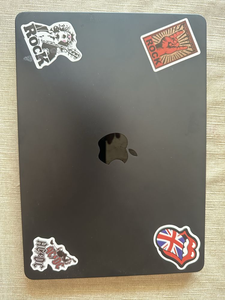 MacBook air 13 M3 chip 256gb 16gb ram