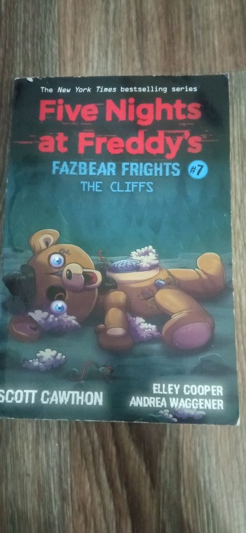 Книга Fazbear Frights