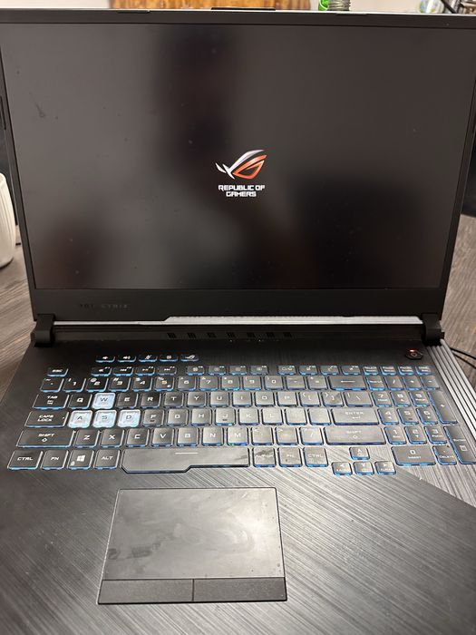 Leptop asus rog strix