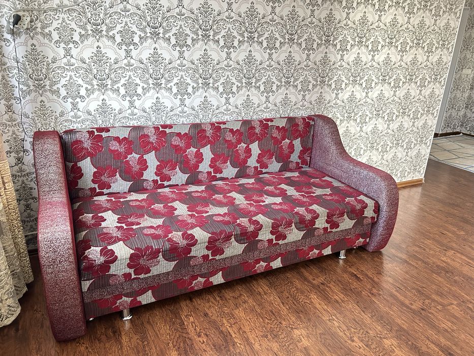 Диван сатылады.