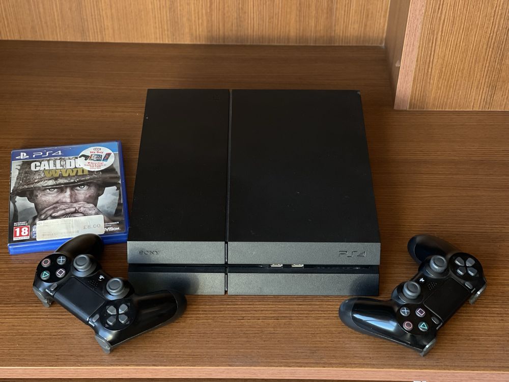 PlayStation 4 500gb плюс 2 джойстици + 1 игра